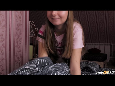 ❤️ Blondie BFF-ya xwe bi kûr dimije û di devê xwe de diqelişe ️ Vîdyoyê seksî li porno ku.serviporno.ru ️❤